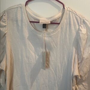 Universal Thread Cream Women's long sleeved tee